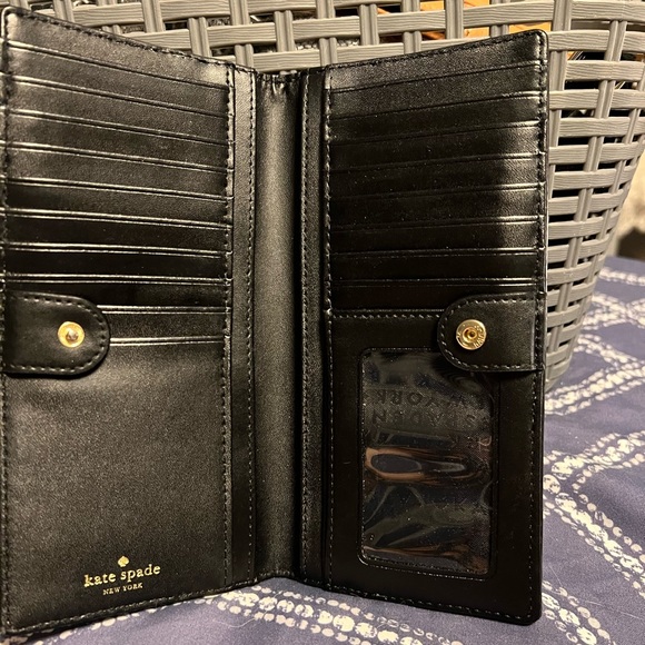 Kate spade slim fold wallet. New condition used 2-3 times - Picture 2 of 3